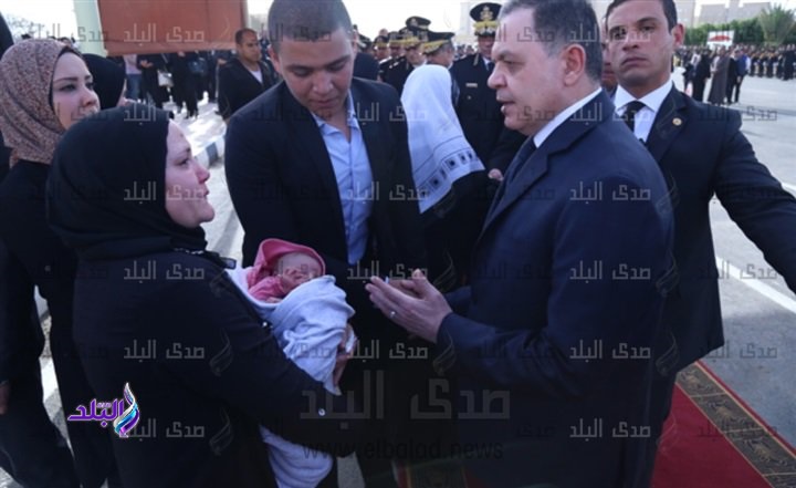وزير الداخلية فى جنازة الشهيد ماجد عبد الرازق وزير الداخلية فى جنازة الشهيد ماجد عبد الرازق