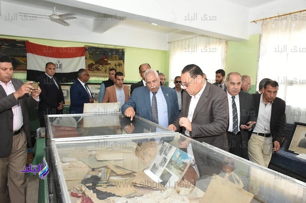 محافظ الشرقية يتفقد متحف شهداء مدرسة بحر البقر