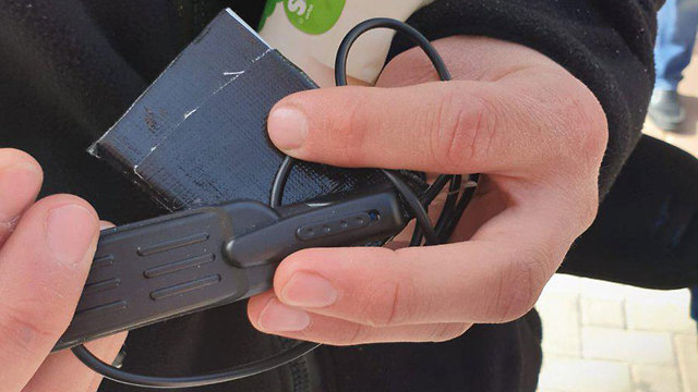 كاميرا سرية تم العثور عليها في صندوق اقتراع كاميرا سرية تم العثور عليها في صندوق اقتراع