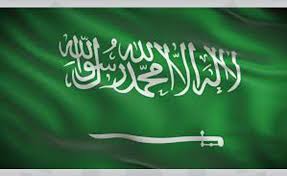 العلم السعودي يرفرف