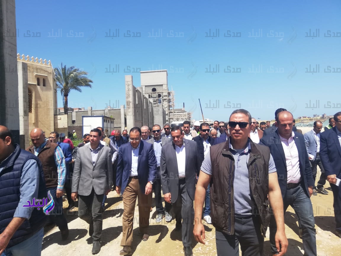 رئيس الوزراء يتفقد أعمال تطوير كورنيش النيل برشيد رئيس الوزراء يتفقد أعمال تطوير كورنيش النيل برشيد