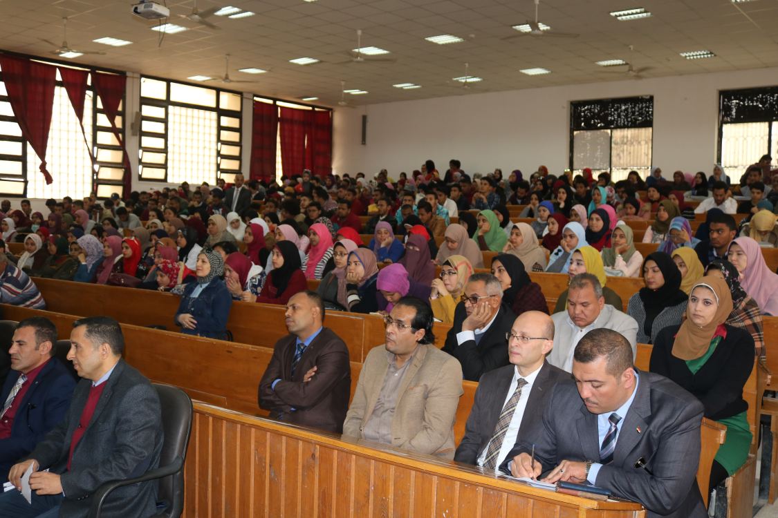 صحة السويس تنظم مؤتمر للعاملين لمناقشة التعديلات الدستوريه صحة السويس تنظم مؤتمر للعاملين لمناقشة التعديلات الدستوريه