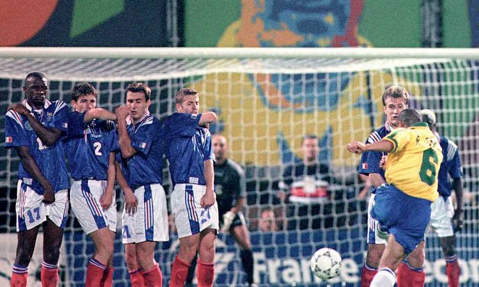 هدف كارلوس التاريخي في فرنسا