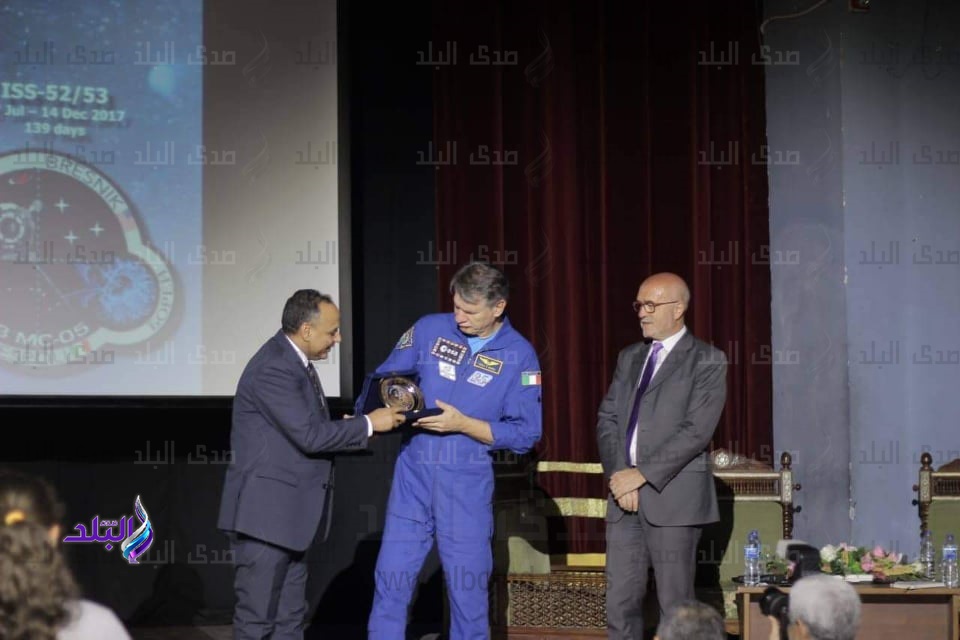 أكاديمية البحث العلمي تكرم رائد الفضاء الايطالي 