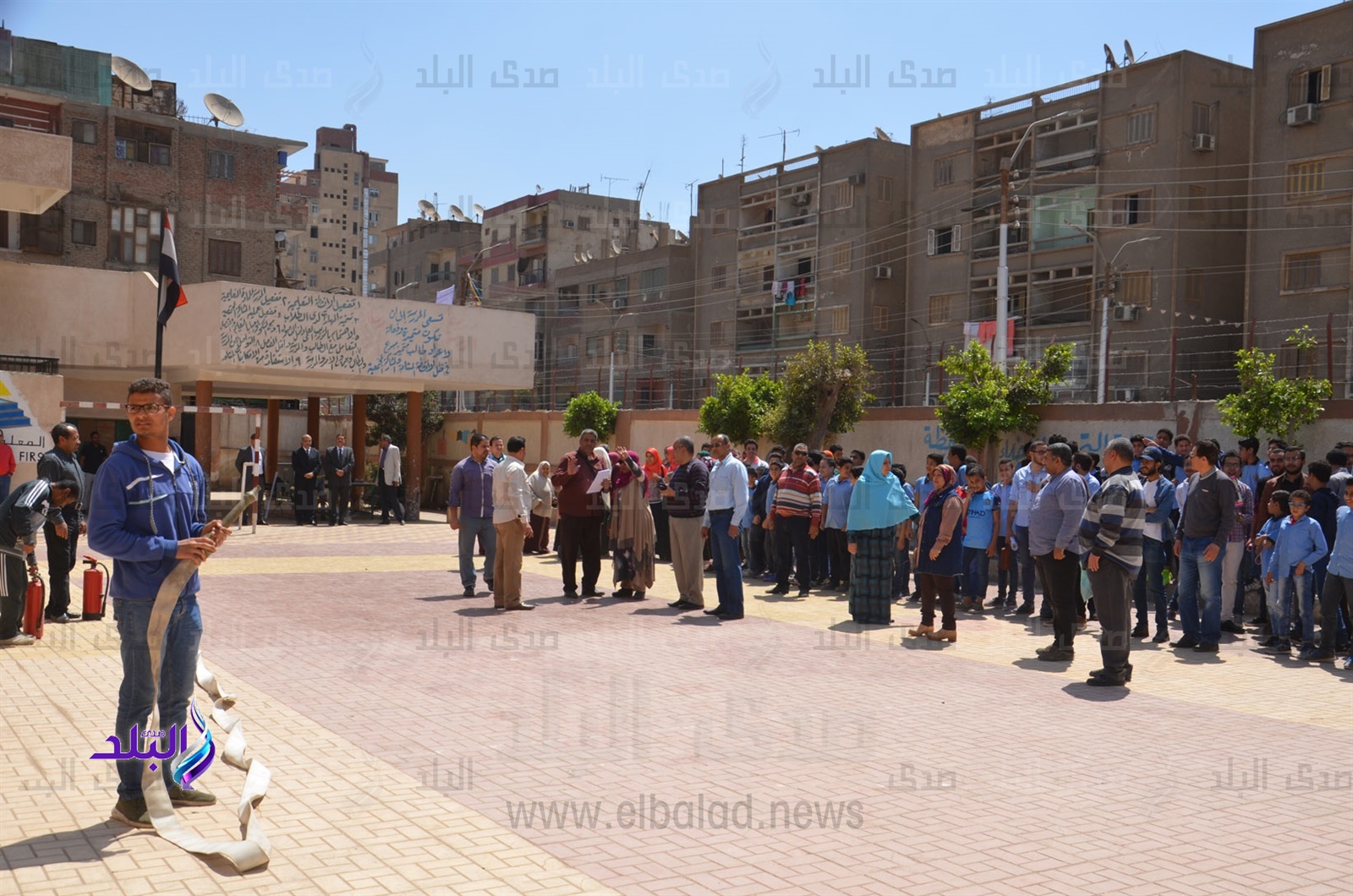 تجربة الإخلاء الآمن بإحدى المدارس في الطوارئ تجربة الإخلاء الآمن بإحدى المدارس في الطوارئ
