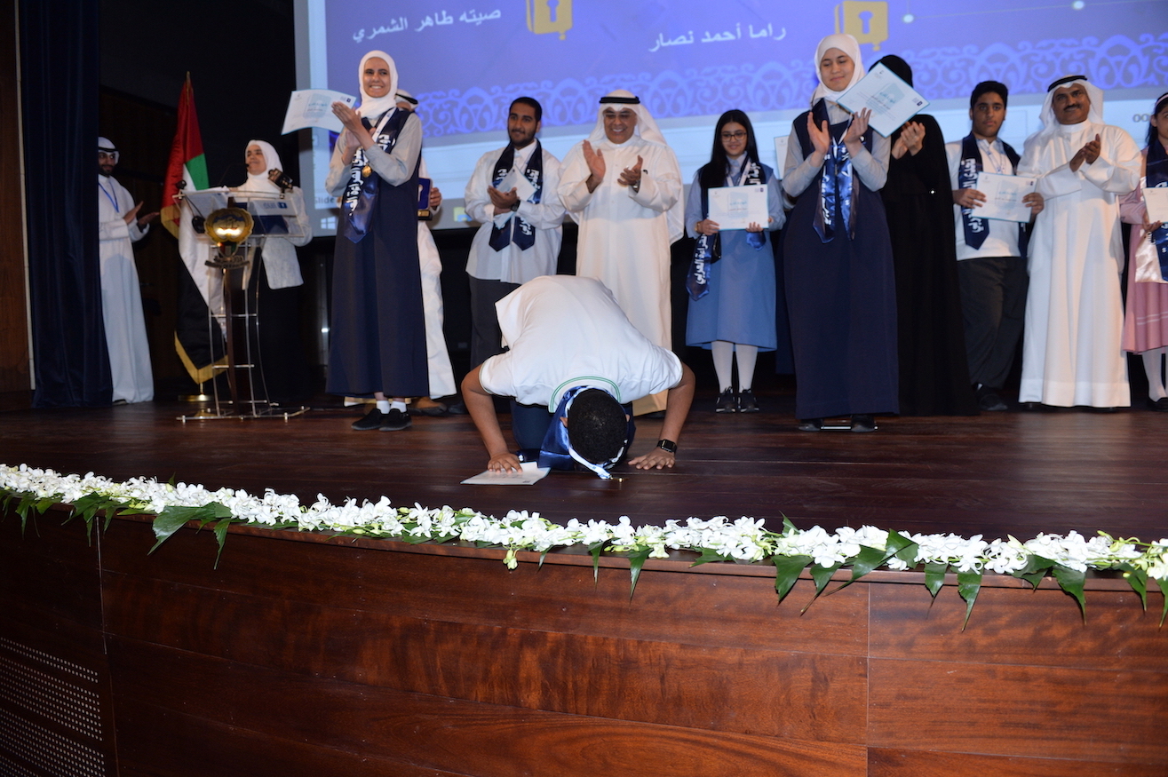 الكويت تتوج عبد العزيز الخالدي بطلاً لتحدي القراءة العربي
