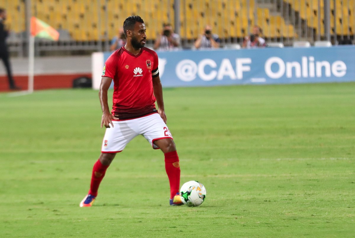 حسام عاشور، لاعب خط وسط الفريق الأول لكرة القدم بالنادي الأ حسام عاشور، لاعب خط وسط الفريق الأول لكرة القدم بالنادي الأ