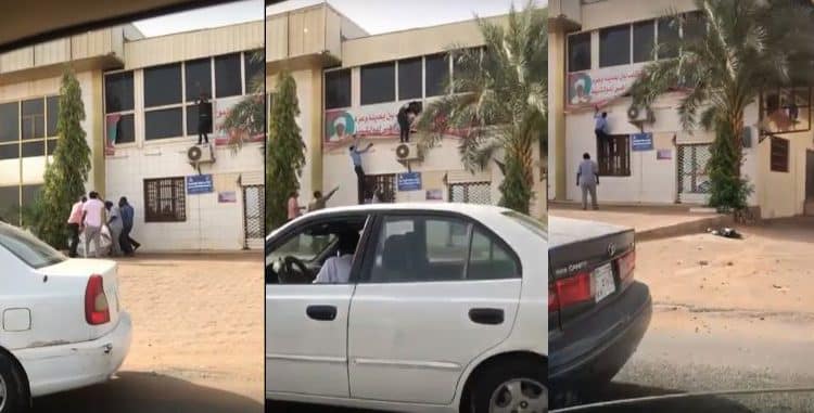 سودانيون ينتقمون من صور عمر البشير في شوارع الخرطوم