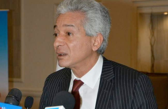 علاء عز
