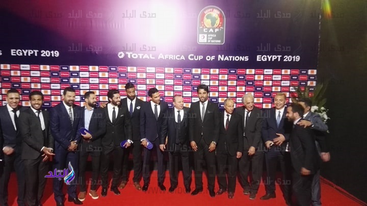 نجوم الكرة المصرية يلتقطون الصور التذكارية
