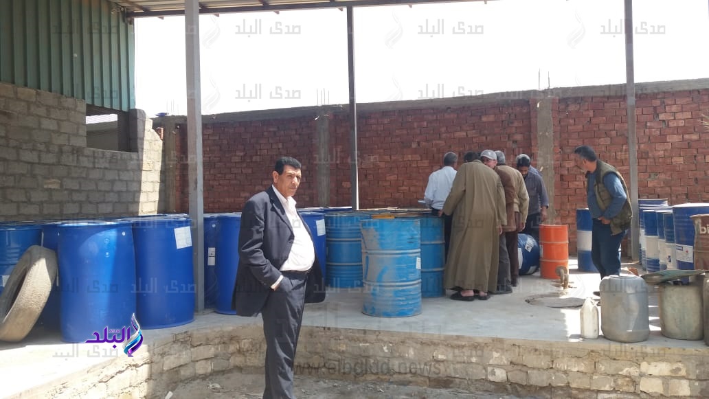 ضبط مصنع مبيدات زراعية يستخدم مواد منتهية الصلاحية بالشرقية