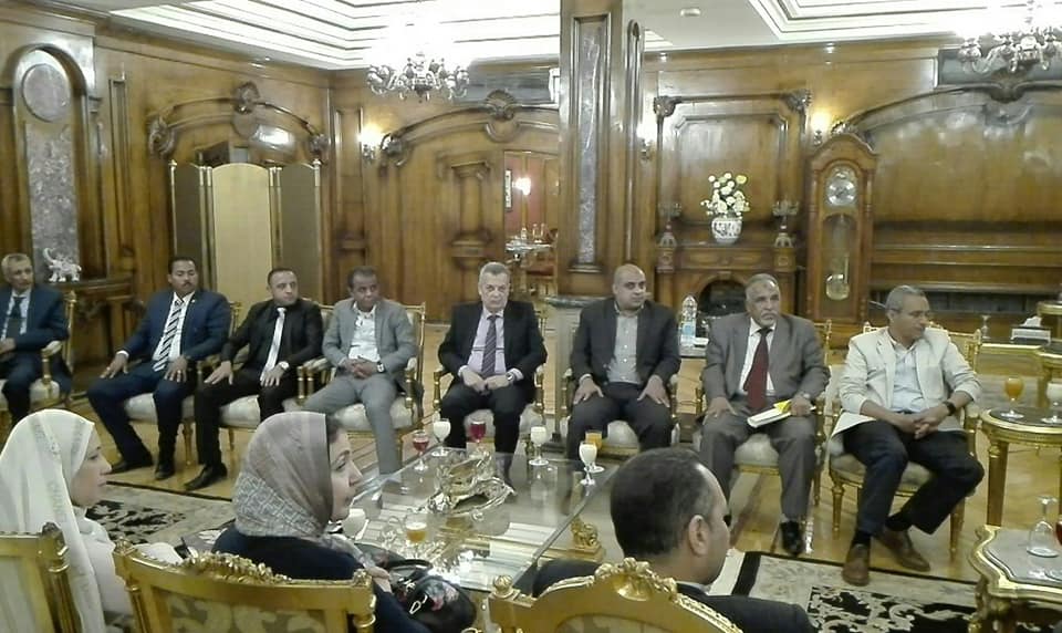الزملوط يلتقي أبناء المحافظة المقيمين خارجها بالوادي الجديد الزملوط يلتقي أبناء المحافظة المقيمين خارجها بالوادي الجديد