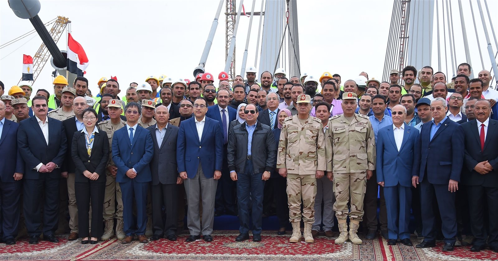  الرئيس يتفقد محور روض الفرج فجر اليوم 