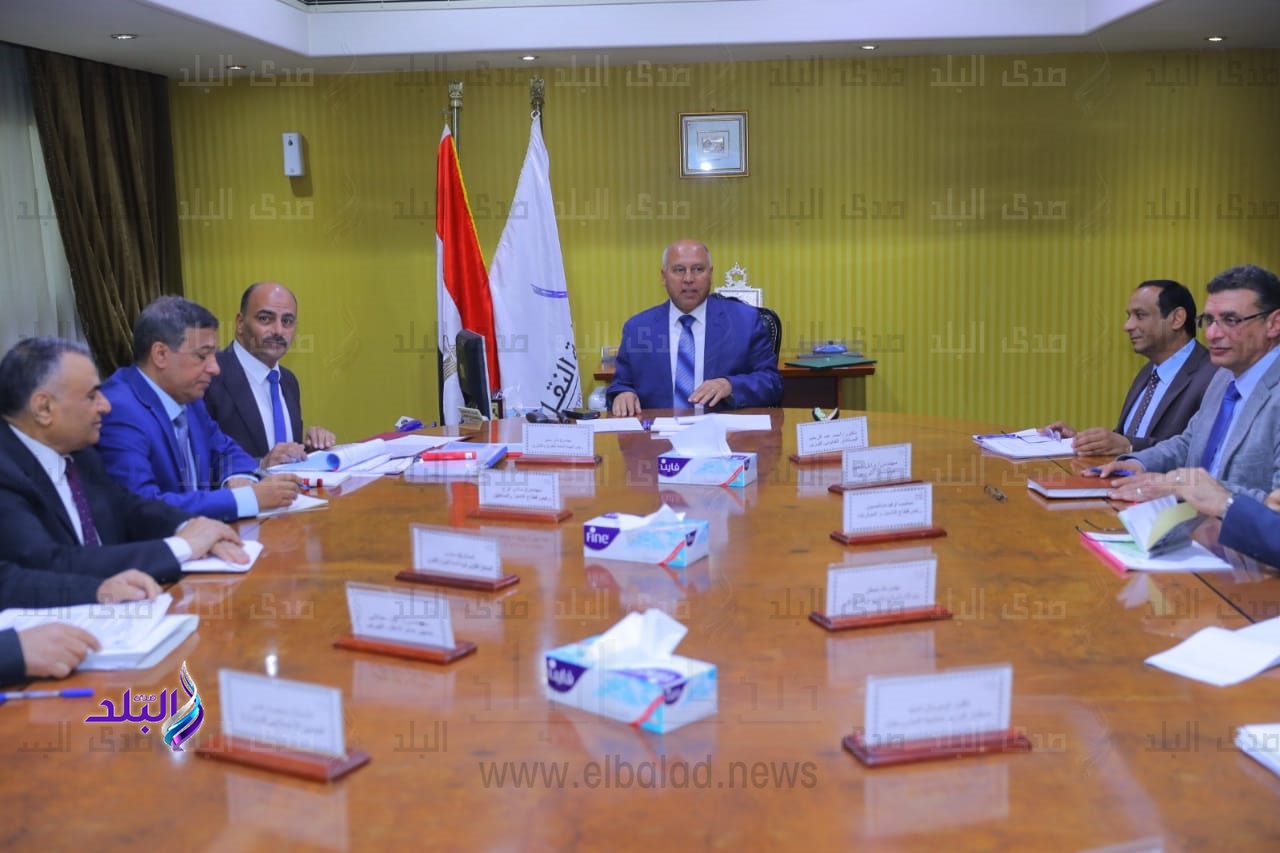 وزير النقل يجتمع برئيس وقيادات هيئة الطرق والكباري وزير النقل يجتمع برئيس وقيادات هيئة الطرق والكباري