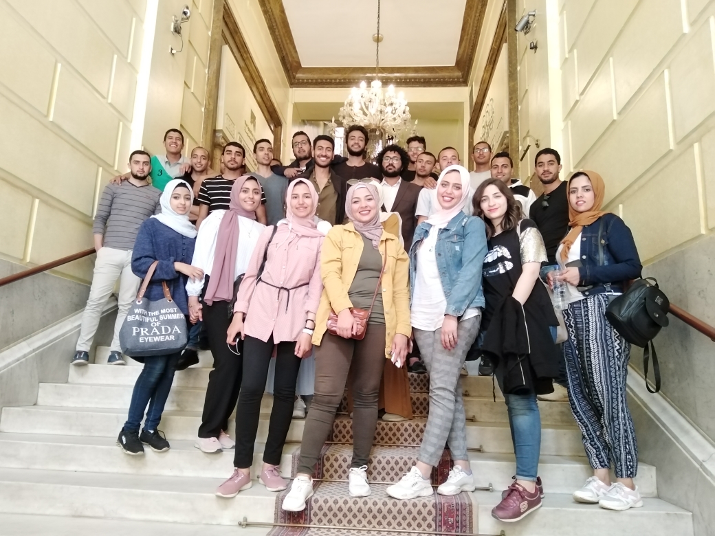 طلاب جامعة قناة السويس في زيارة للبورصة
