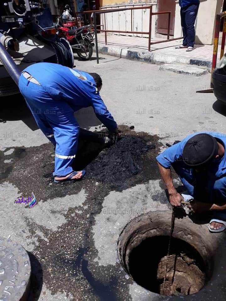 بدء تطهير شبكات وبلاعات الصرف بالأقصر لمواجهة فصل الصيف