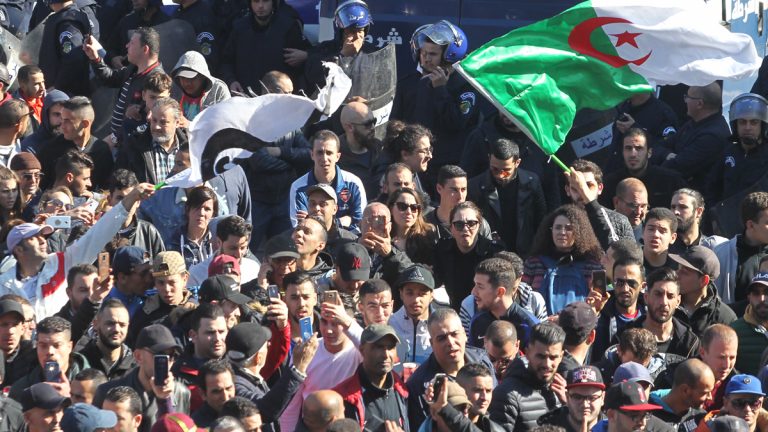 آلاف الطلاب يتجمعون في العاصمة الجزائرية‎ وسط انتشار كثيف