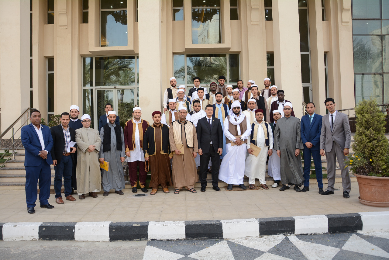 وفد من أئمة ليبيا يزور مركز الأزهر العالمي للفتوى الإلكتروني وفد من أئمة ليبيا يزور مركز الأزهر العالمي للفتوى الإلكتروني