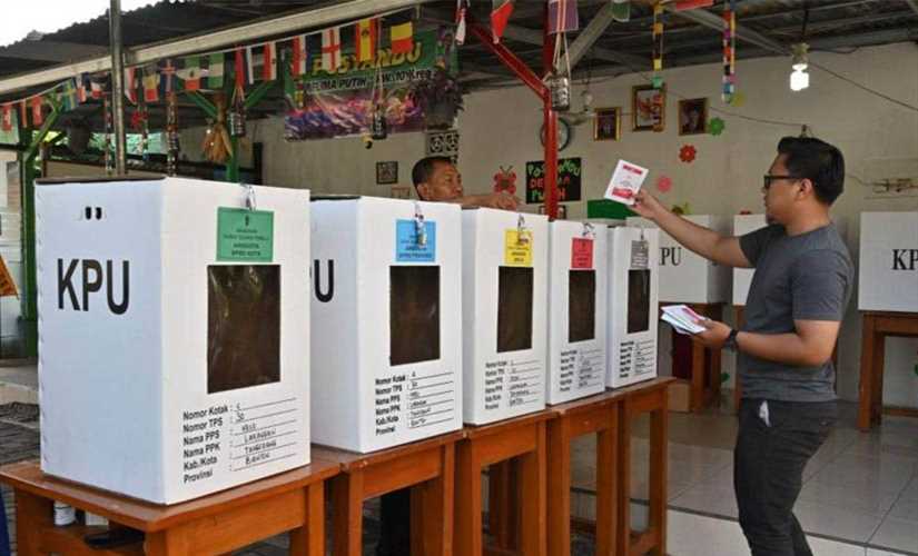 فتح مراكز الاقتراع في إندونيسيا لانتخاب رئيس وبرلمان جديدين