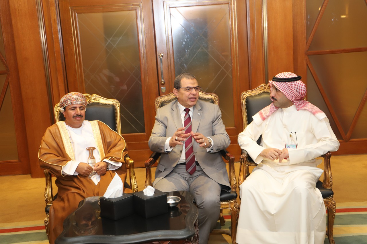 سعفان يبحث مع وزير العمل العماني الربط الإلكتروني 