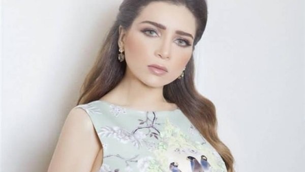 مى عز الدين 