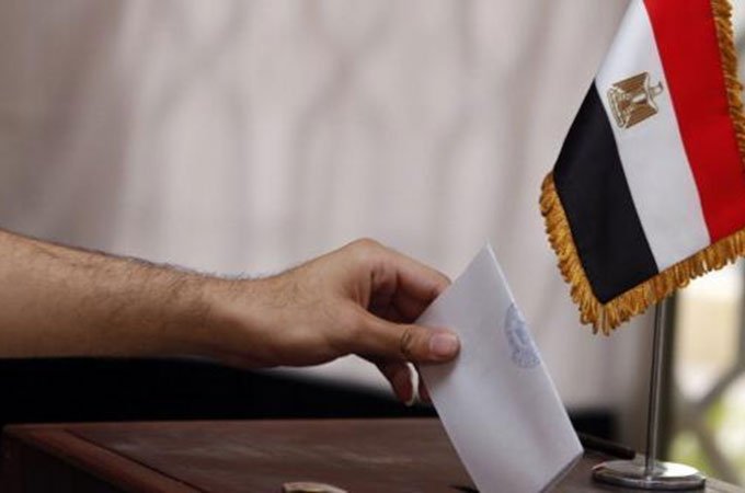 صورة لعملية التصويت صورة لعملية التصويت