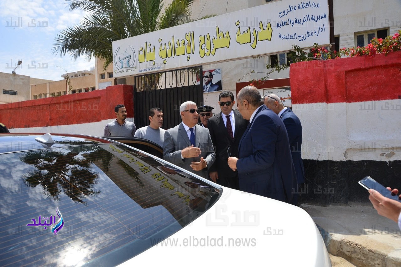 محافظ مطروح ومدير الأمن يتفقدان عدد من مقار لجان الاستفتاء محافظ مطروح ومدير الأمن يتفقدان عدد من مقار لجان الاستفتاء