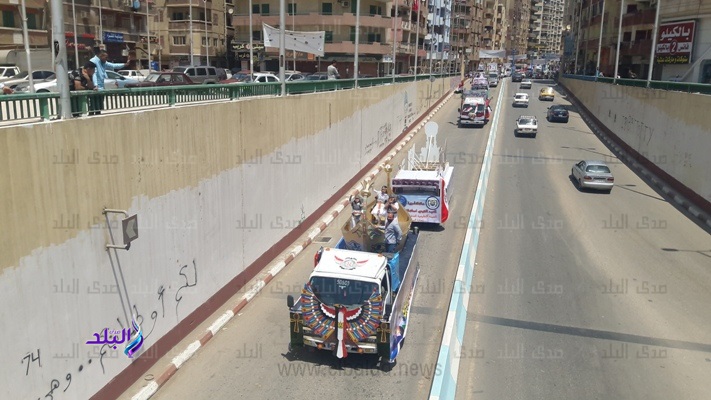 كرنفال سيارات تجوب شوارع اسيوط احتفالا بالعيد القومي 