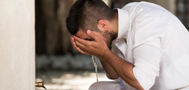 المضمضة من الطعام حال تناوله بعد الوضوء 