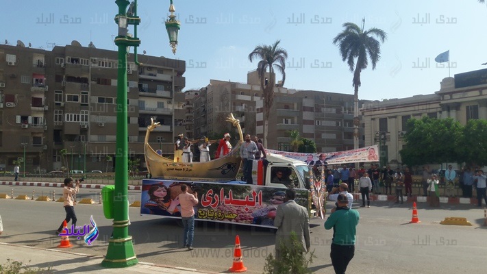 عرض سيارات وصور ومجسمات احتفالا بالعيد القومي لأسيوط