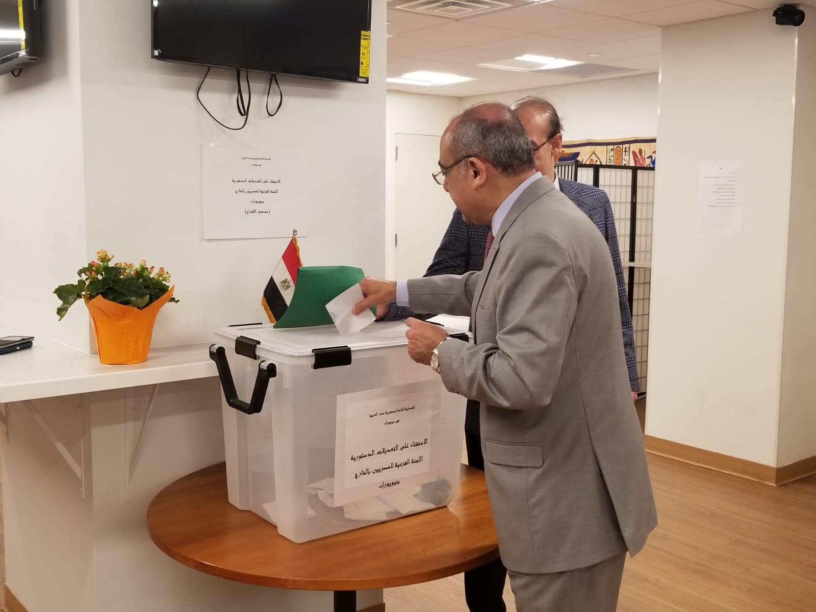 المصريون في امريكا يصوتون على تعديل الدستور المصريون في امريكا يصوتون على تعديل الدستور