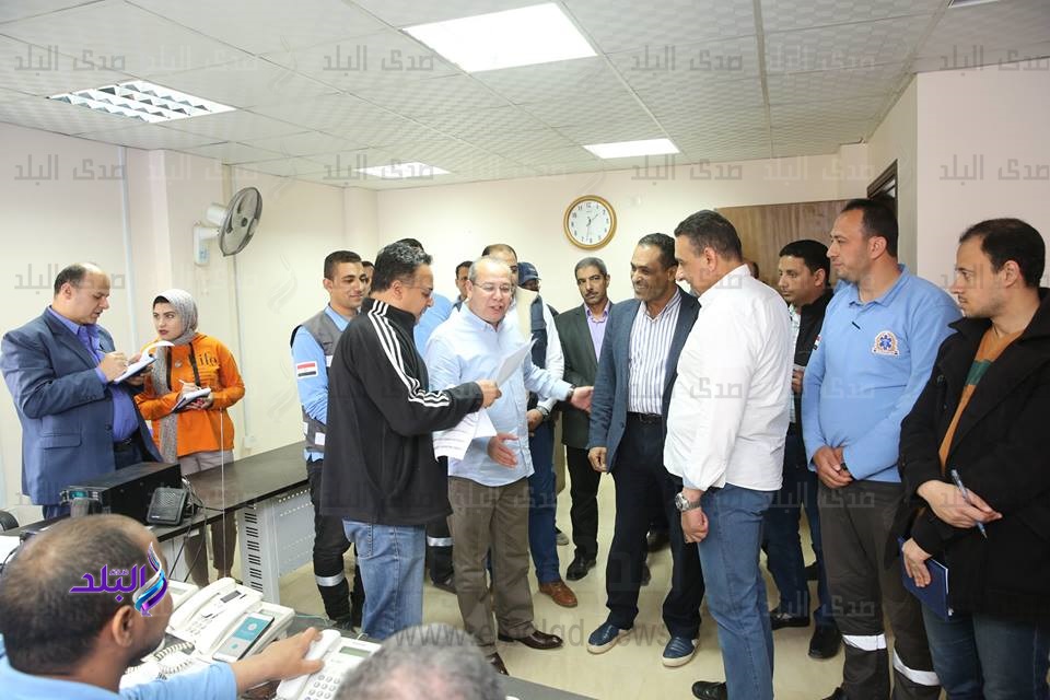 محافظ كفر الشيخ يتفقد غرفة عمليات الإسعاف محافظ كفر الشيخ يتفقد غرفة عمليات الإسعاف