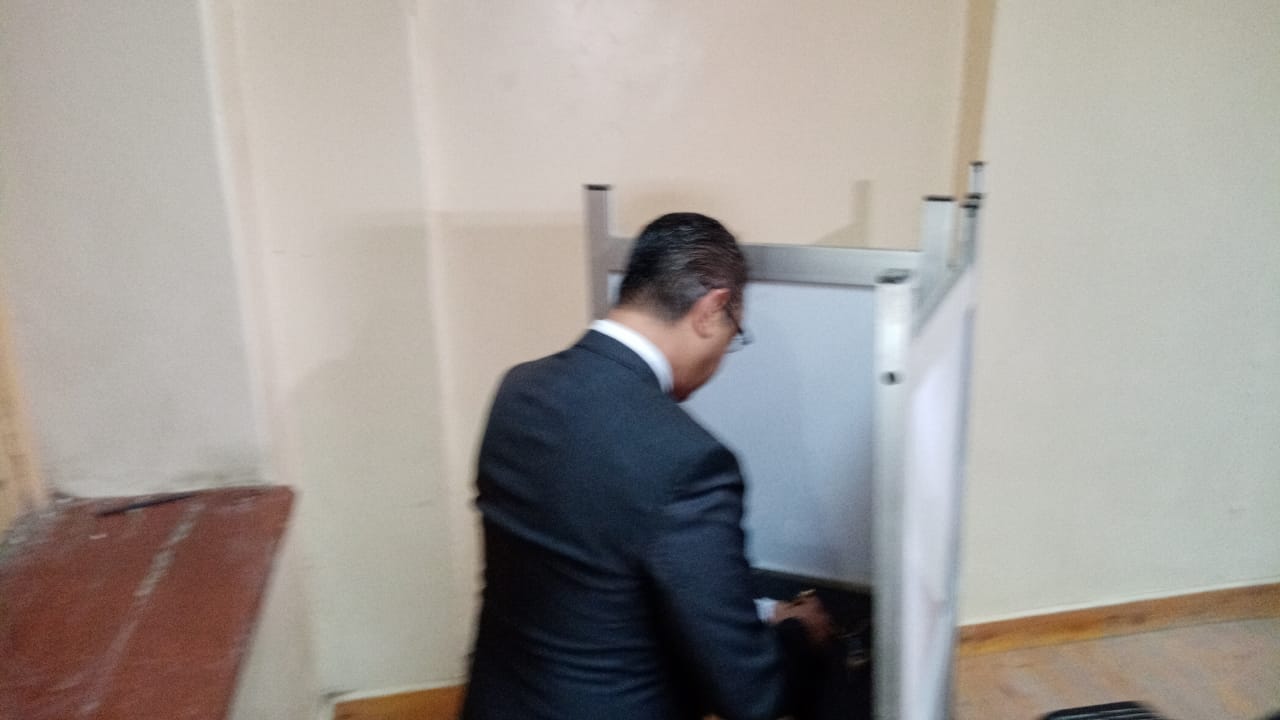 محافظ سوهاج يدلي بصوته