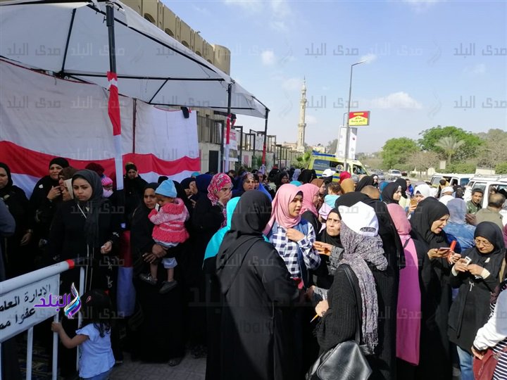 مشاركة المواطنين في الاستفتاء على التعديلات الدستورية