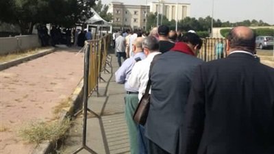 المصريون في الكويت يدلون بأصواتهم في الاستفتاء المصريون في الكويت يدلون بأصواتهم في الاستفتاء