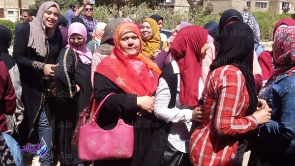  راقصات شعبية على نغمات الأغاني الوطنية فى المنيرة 