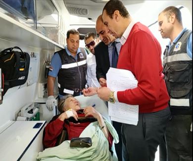 السيدة زينب الكفراوي في سيارة الاسعاف