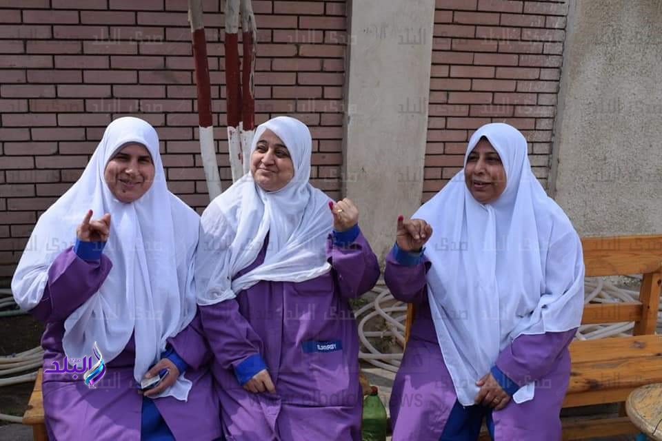 اليوم الاول للاستفتاء على الدستور اليوم الاول للاستفتاء على الدستور