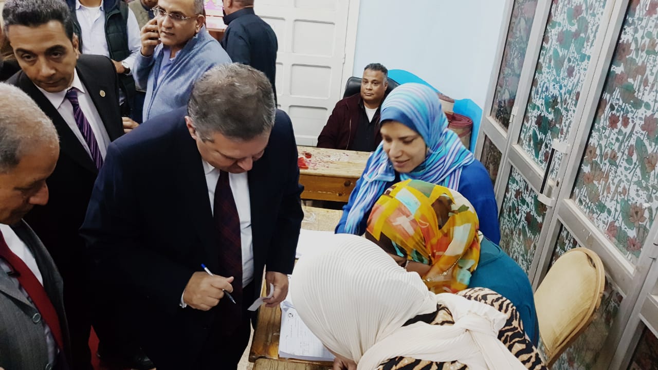 وزير قطاع الاعمال يدلى بصوته فى الاستفتاء وزير قطاع الاعمال يدلى بصوته فى الاستفتاء