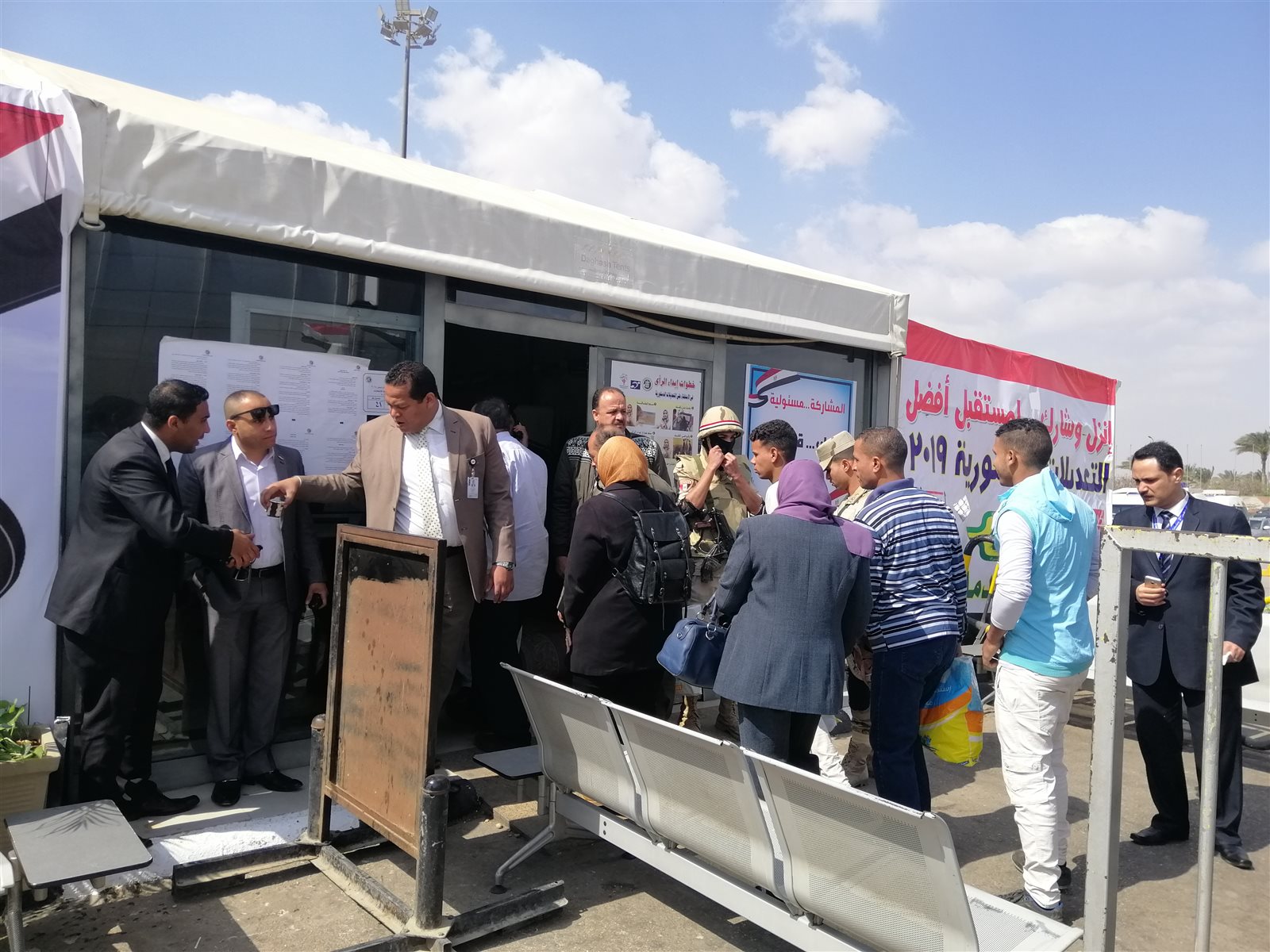 لجان الاستفتاء - مطار القاهرة 