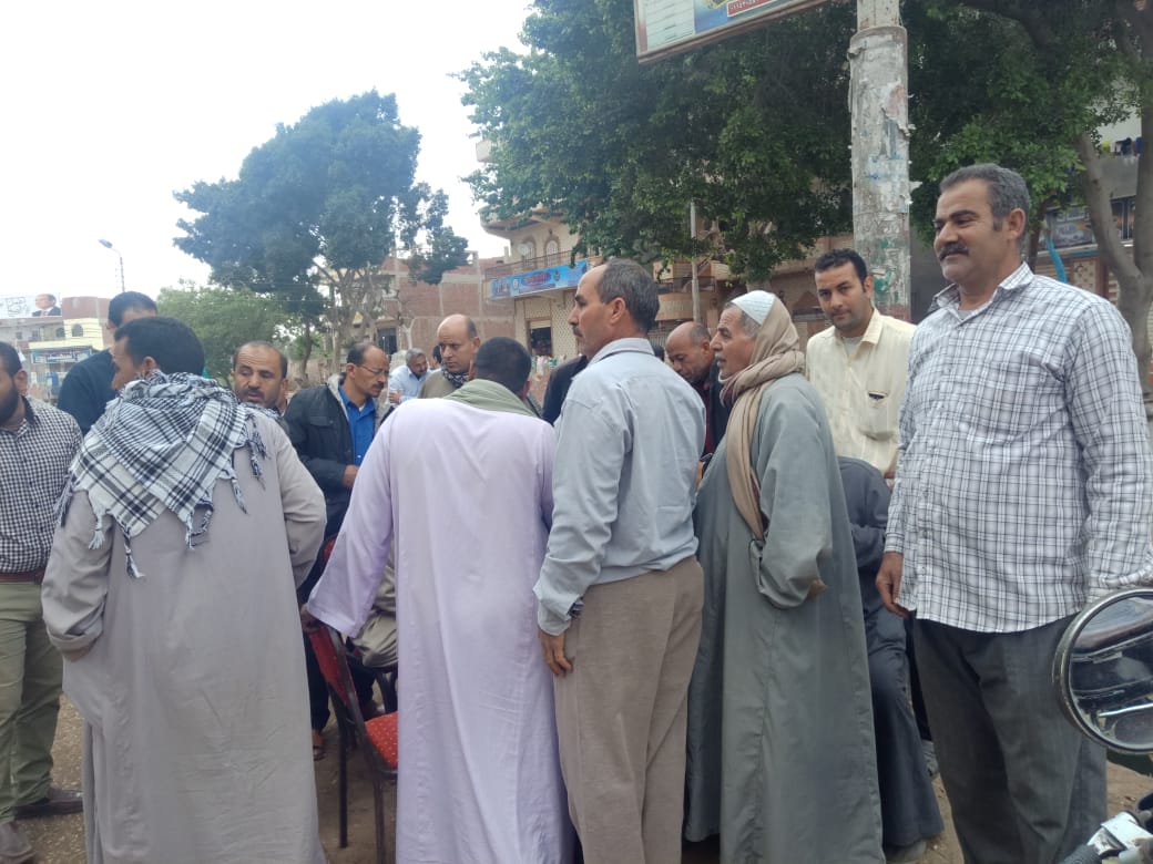 أحتشاد الناخبيين أمام اللجان الأنتخابية أحتشاد الناخبيين أمام اللجان الأنتخابية