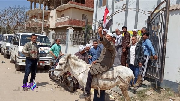 مشاهد من أمام اللجان الانتخابية