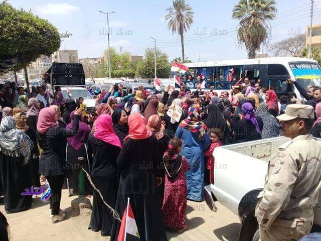 مسيرة نسائية في مركز اشمون لتشجيع الأهالي علي المشاركة مسيرة نسائية في مركز اشمون لتشجيع الأهالي علي المشاركة