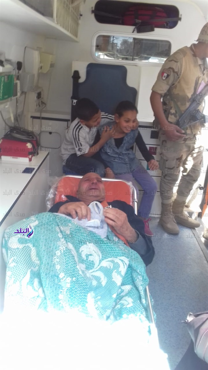 إسعاف قنا يواصل نقل المرضى للجان الانتخابات للمشاركة