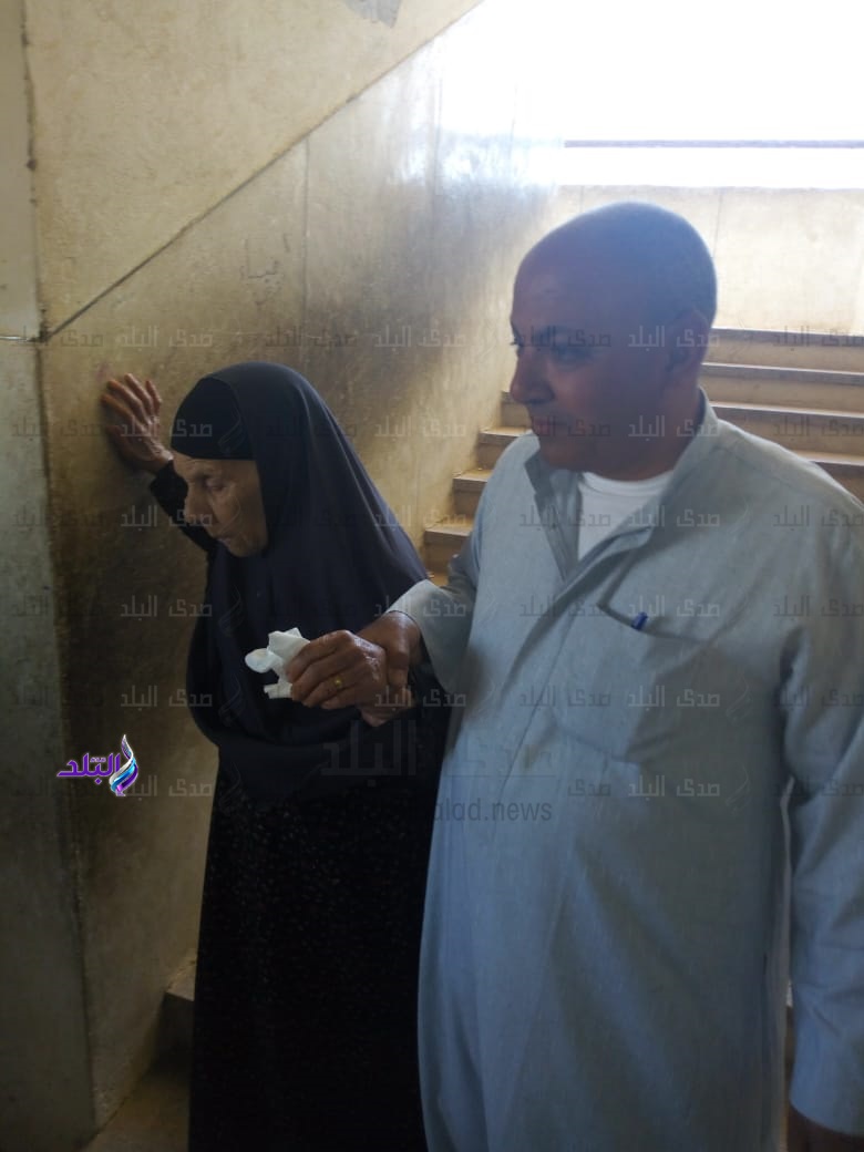 مسنة تدلي بصوتها