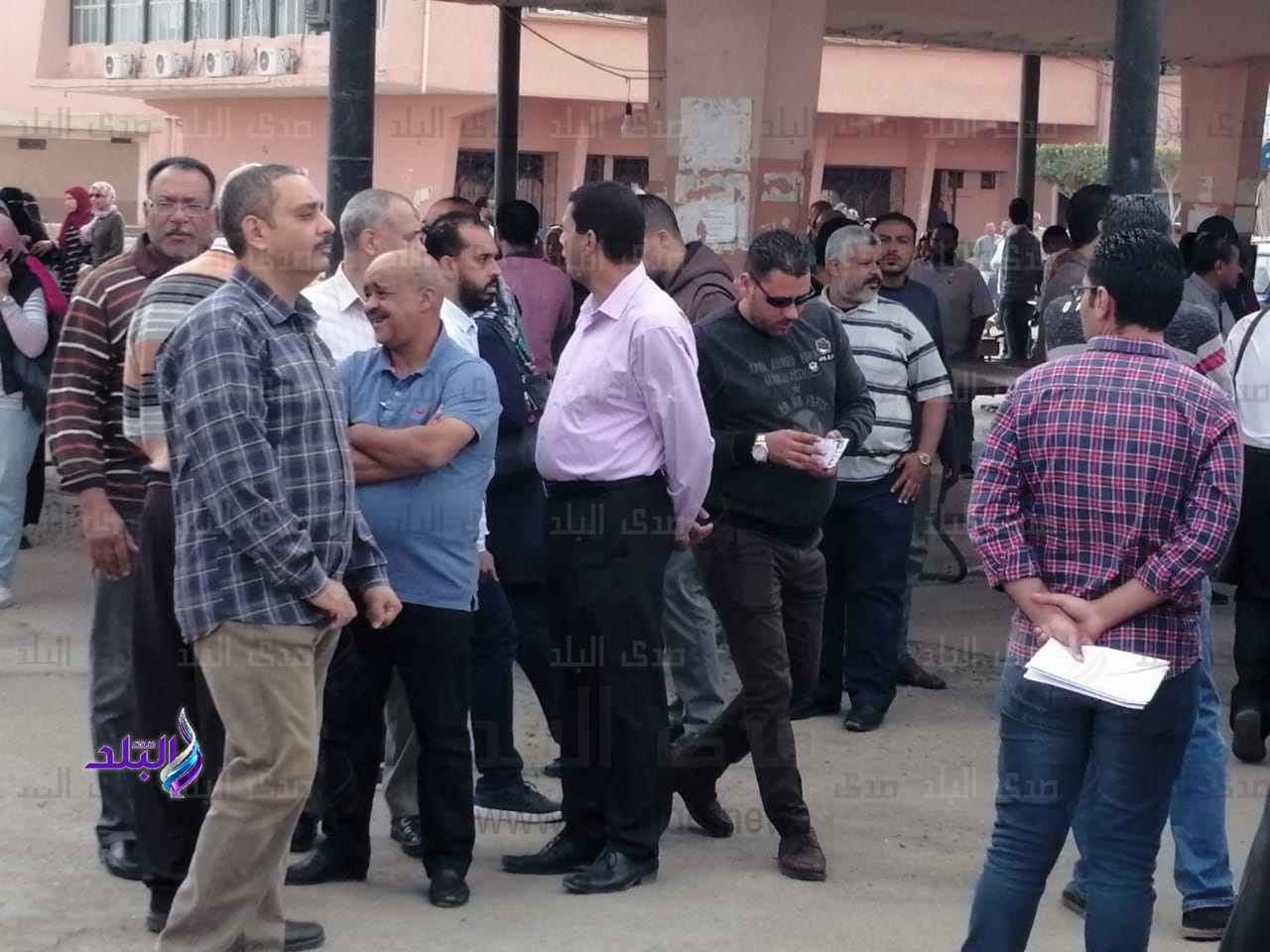 العاملون بالسويس لتصنيع البترول يشاركون في الاستفتاء