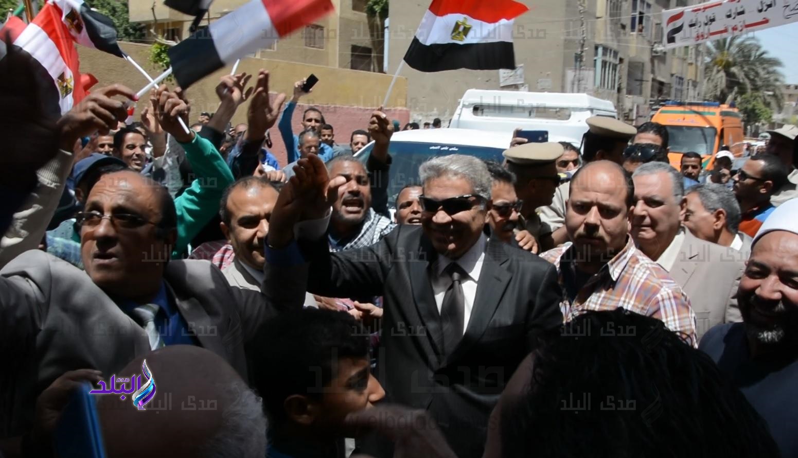 محافظ المنيا يشارك في مسيرة حاشدة لدعوة المواطنين