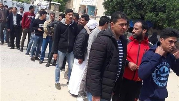 مواطنين مشاركين في التعديلات الدستورية  