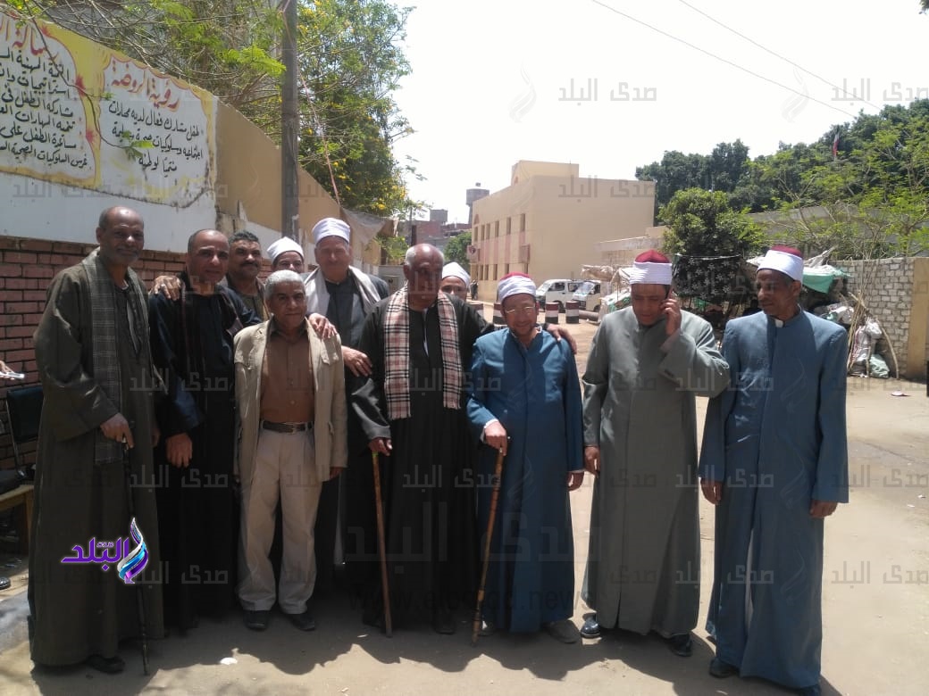 مشايخ اسيوط يقودون مسيرة للمشاركة فى الاستفتاء مشايخ اسيوط يقودون مسيرة للمشاركة فى الاستفتاء