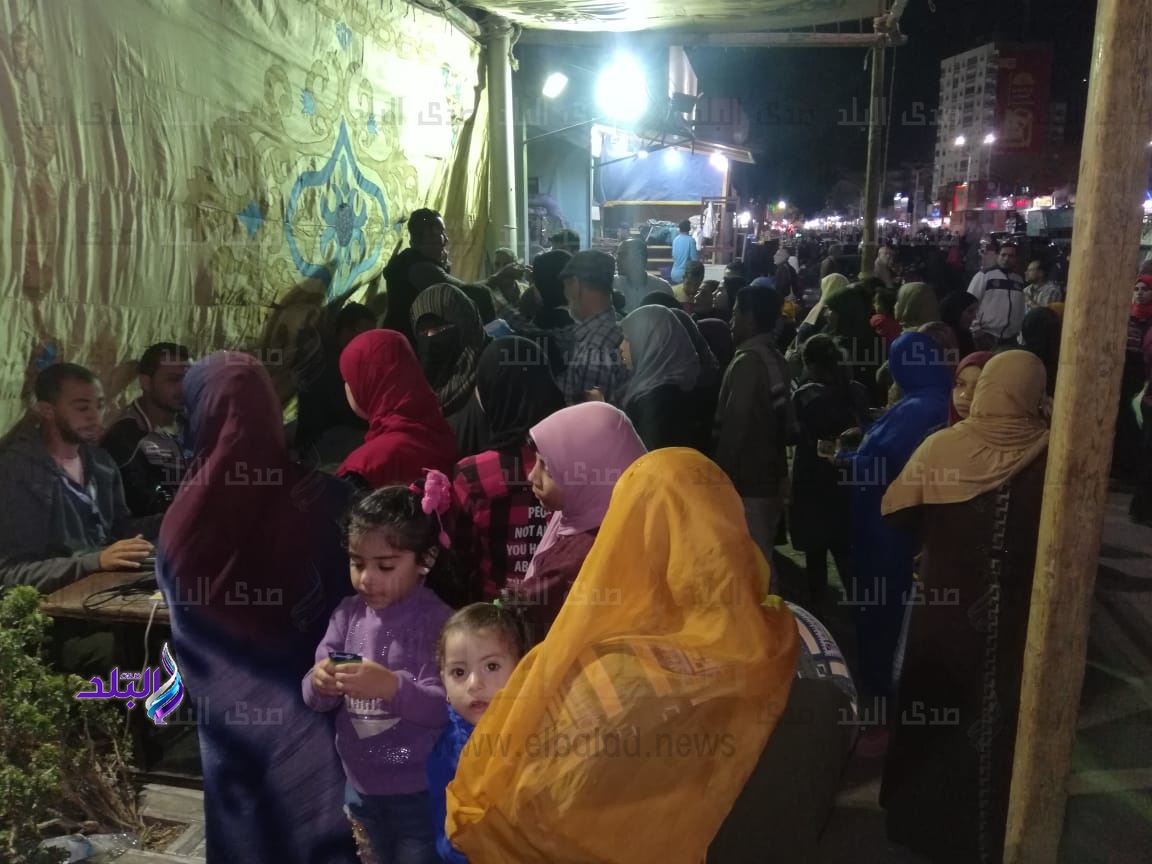 إقبال كثيف إقبال كثيف